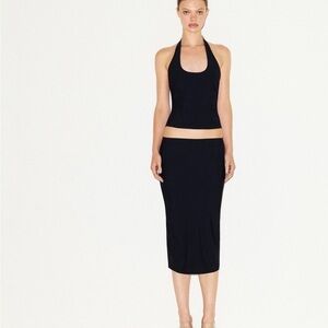 SKIMS 	CLING MATTE MIDI SKIRT-OBSIDIAN